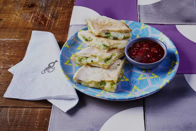 Cheesy Garlic Pitta